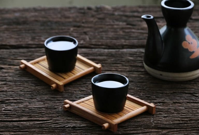 sake and cups